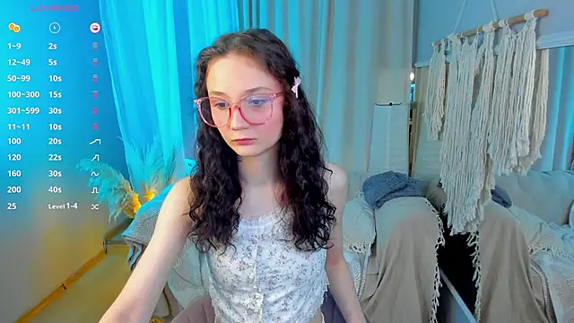Snapshot of MilliMouse chatting on 10/11/25, 06:17 MilliMouse online show from 10/11/25, 06:17