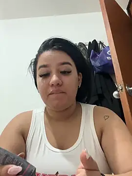 Snapshot of Aliciawhitee chatting on 10/15/25, 12:44 Aliciawhitee online show from 10/15/25, 12:44