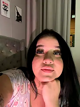 Snapshot of Aliciawhitee chatting on 10/20/25, 01:50 Aliciawhitee online show from 10/20/25, 01:50