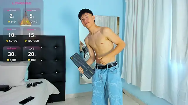 Snapshot of Abraham_horny18 chatting on 10/21/25, 06:52 Abraham horny18 online show from 10/21/25, 06:52