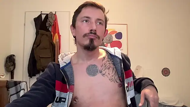 Snapshot of sunZfun chatting on 11/02/25, 10:39 sunZfun online show from 11/02/25, 10:39