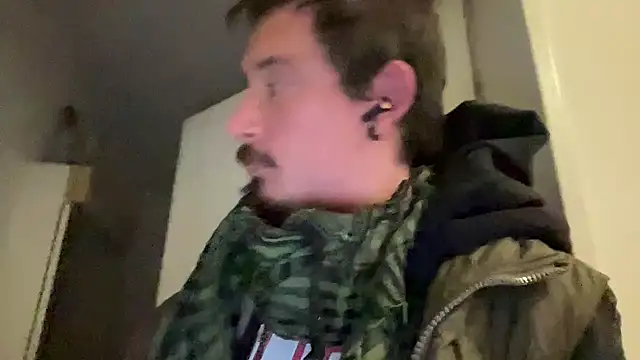 Snapshot of sunZfun chatting on 11/08/25, 09:02 sunZfun online show from 11/08/25, 09:02