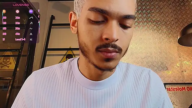 Snapshot of MarcusRain_ chatting on 10/04/25, 03:59 MarcusRain online show from 10/04/25, 03:59