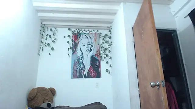 Snapshot of Samanta_milf84 chatting on 11/27/25, 09:39 Samanta milf84 online show from 11/27/25, 09:39