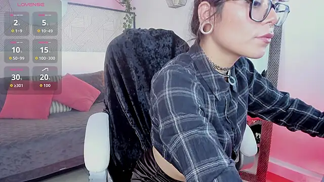 Snapshot of Esmeralda_CO chatting on 10/08/25, 06:27 Esmeralda CO online show from 10/08/25, 06:27