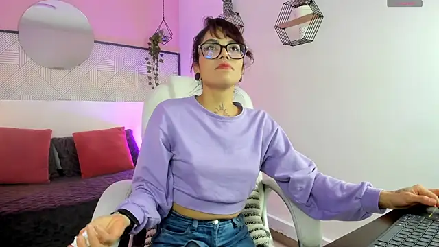 Snapshot of Esmeralda_CO chatting on 10/28/25, 12:19 Esmeralda CO online show from 10/28/25, 12:19