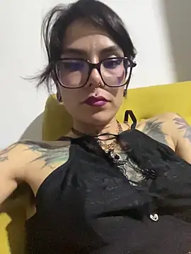 Snapshot of Esmeralda_CO chatting on 12/15/25, 05:44 Esmeralda CO online show from 12/15/25, 05:44