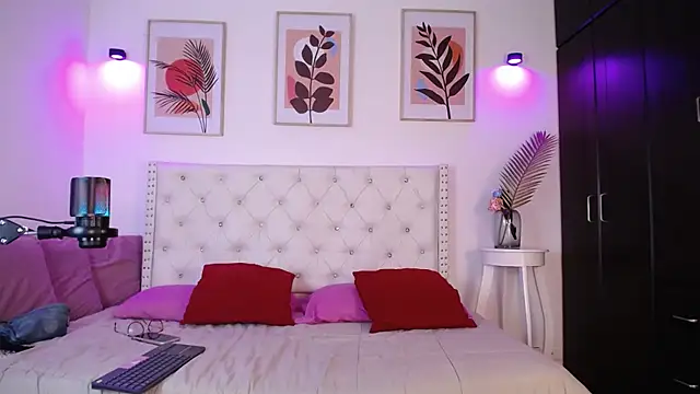 Snapshot of barbyehot chatting on 10/12/25, 12:20 barbyehot online show from 10/12/25, 12:20