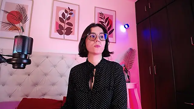 Snapshot of barbyehot chatting on 11/24/25, 10:42 barbyehot online show from 11/24/25, 10:42