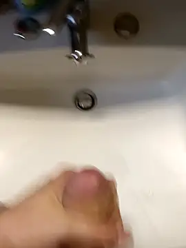 Snapshot of Empi19cm chatting on 10/16/25, 04:41 Empi19cm online show from 10/16/25, 04:41