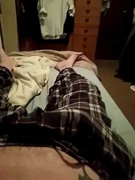 Snapshot of Empi19cm chatting on 10/18/25, 03:42 Empi19cm online show from 10/18/25, 03:42