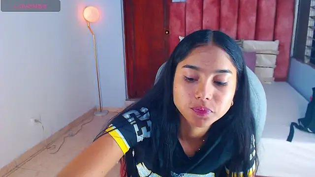 Snapshot of Milaa_Star_ chatting on 11/07/25, 04:01 Milaa Star online show from 11/07/25, 04:01