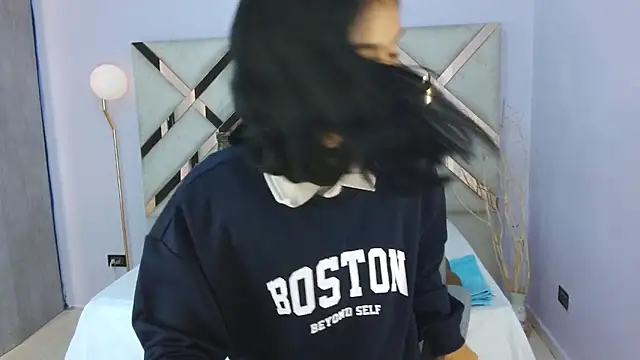 Snapshot of Milaa_Star_ chatting on 12/18/25, 03:45 Milaa Star online show from 12/18/25, 03:45