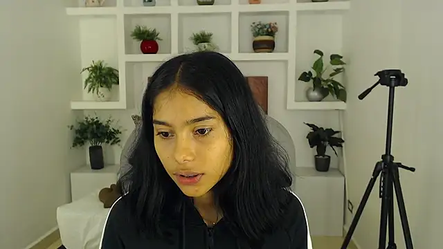 Milaa Star  online show from 02/07/26, 04:05