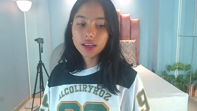 Milaa Star  online show from 02/13/26, 03:02