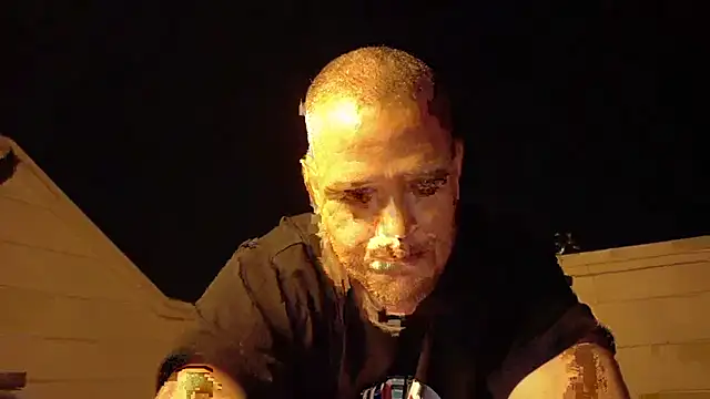 Snapshot of Dallasbest214 chatting on 10/16/25, 04:02 Dallasbest214 online show from 10/16/25, 04:02