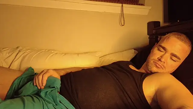 Snapshot of Dallasbest214 chatting on 10/26/25, 10:43 Dallasbest214 online show from 10/26/25, 10:43