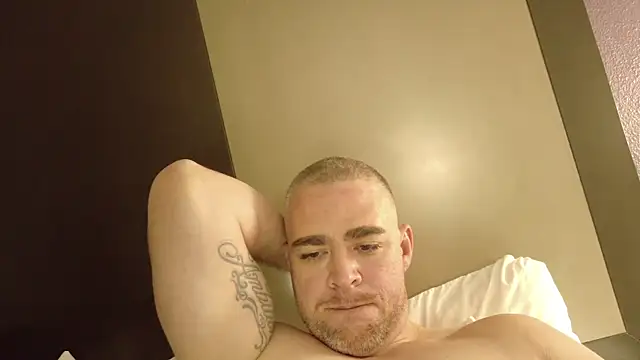 Dallasbest214 online show from 10/31/25, 07:42