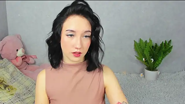 EileenMoores online show from 12/04/25, 07:11