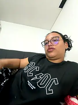 Snapshot of angels_evil chatting on 11/27/25, 04:25 angels evil online show from 11/27/25, 04:25