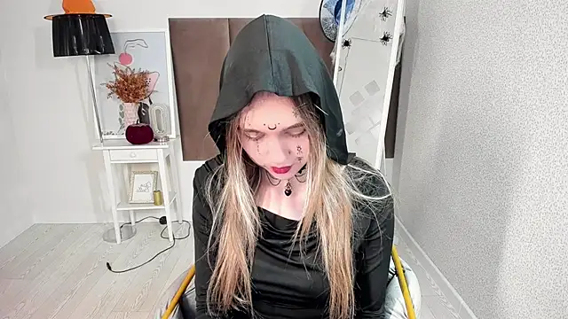 Snapshot of Vel1ka chatting on 10/28/25, 10:08 Vel1ka online show from 10/28/25, 10:08