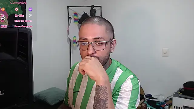 nicolastorres99 online show from 12/22/25, 04:09