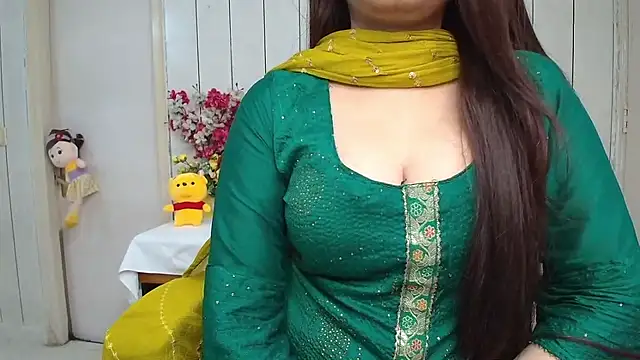 Snapshot of ruby100 chatting on 02/06/26, 11:41 ruby100 online show from 02/06/26, 11:41