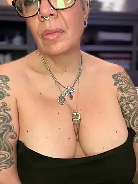 dieseldame1313 online show from 03/20/26, 07:13