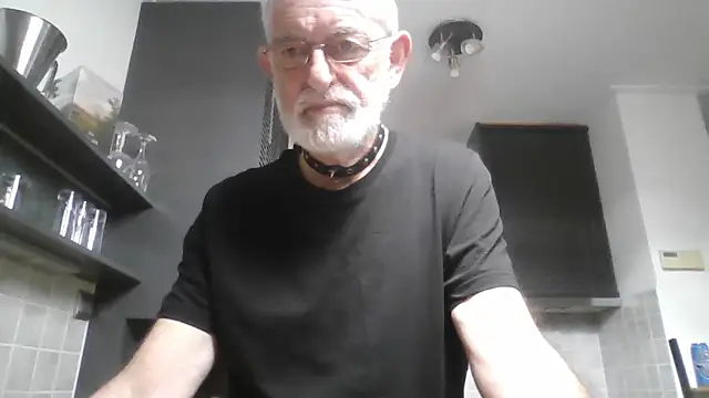 ewaldwillems99 online show from 10/21/25, 02:40