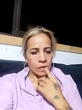 Snapshot of Alisson_Milf chatting on 09/18/25, 02:35 Alisson Milf online show from 09/18/25, 02:35