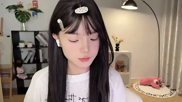 Momo-xx online show from 09/24/25, 11:30