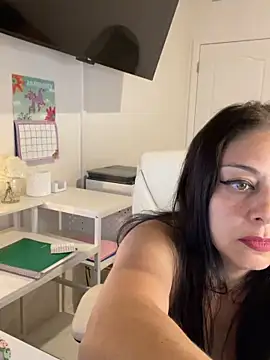 Snapshot of delinalake chatting on 12/19/25, 11:12 delinalake online show from 12/19/25, 11:12