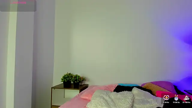 Snapshot of bell_popperr_ chatting on 12/17/25, 07:09 bell popperr online show from 12/17/25, 07:09