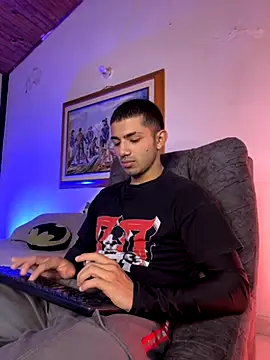 ArturoCardona  online show from 11/17/25, 04:46