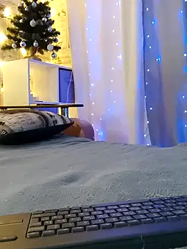 Snapshot of _San_Sara_ chatting on 12/20/25, 11:28 San Sara online show from 12/20/25, 11:28