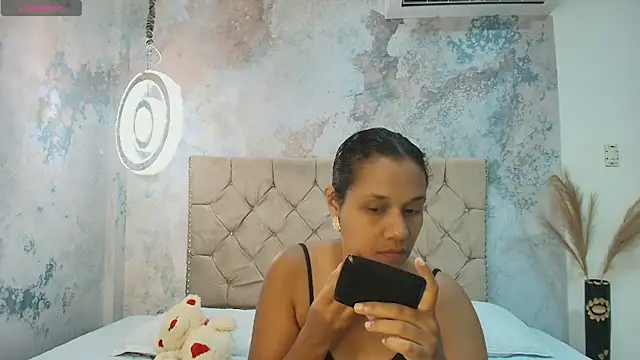 DarcyMooree online show from 10/04/25, 12:36