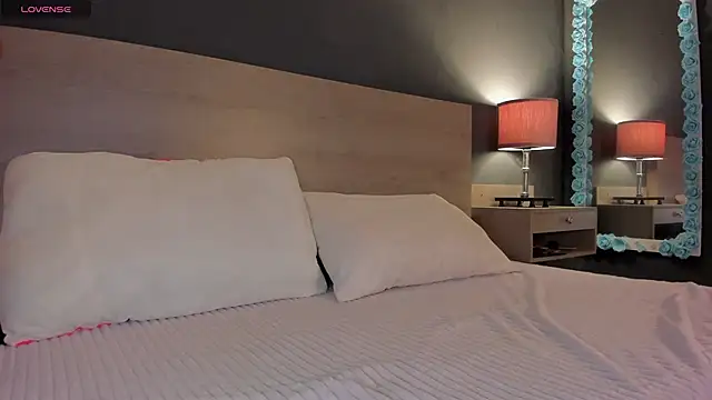 Zoe Ruiiz online show from 12/03/25, 10:30