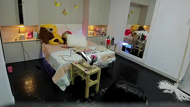 LilyWhitney online show from 03/25/26, 04:07