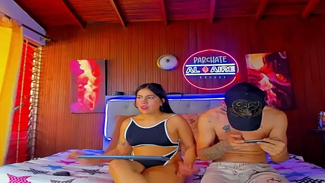 Snapshot of dereck_and_julie chatting on 09/29/25, 08:57 dereck and julie online show from 09/29/25, 08:57