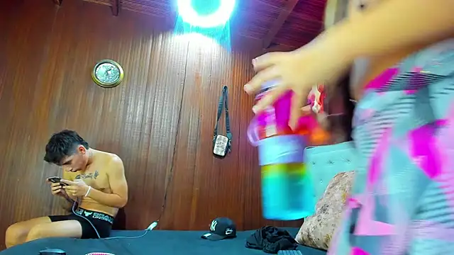 Snapshot of dereck_and_julie chatting on 10/29/25, 09:38 dereck and julie online show from 10/29/25, 09:38