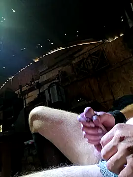 Snapshot of Canuseemeray chatting on 12/21/25, 04:47 Canuseemeray online show from 12/21/25, 04:47