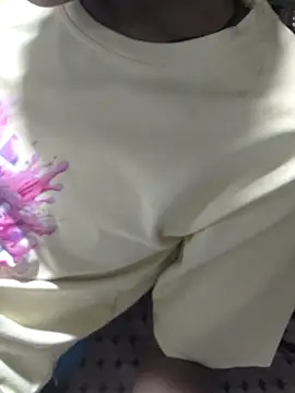 POOJACOUPLE online show from 10/17/25, 04:37