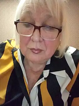 Alexia64231 online show from 10/31/25, 03:24