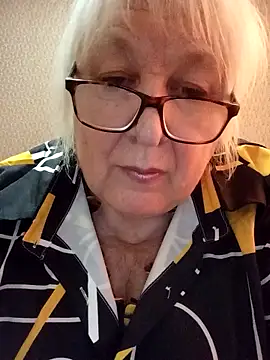 Alexia64231 online show from 11/04/25, 09:08