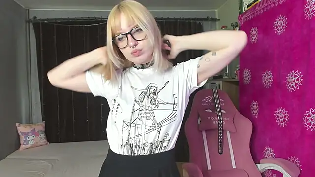 Snapshot of godlikegirlyy chatting on 09/16/25, 11:55 godlikegirlyy online show from 09/16/25, 11:55