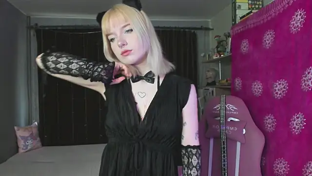 Snapshot of godlikegirlyy chatting on 09/20/25, 12:28 godlikegirlyy online show from 09/20/25, 12:28