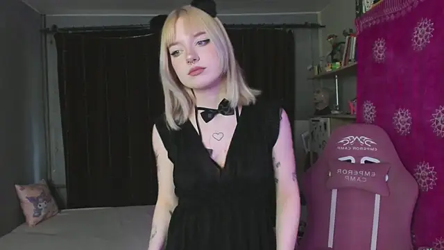 Snapshot of godlikegirlyy chatting on 09/28/25, 01:16 godlikegirlyy online show from 09/28/25, 01:16