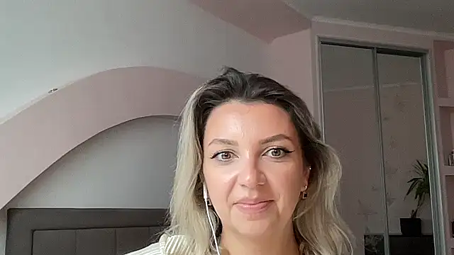 Snapshot of Beautysoul_ chatting on 09/11/25, 10:59 Beautysoul online show from 09/11/25, 10:59