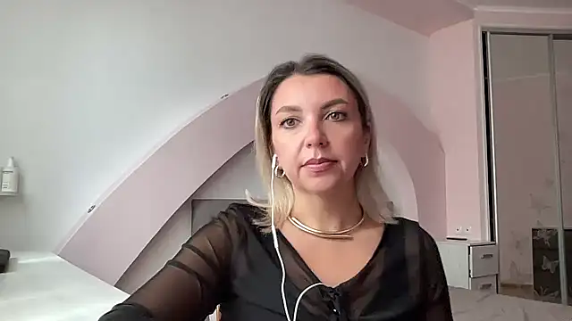 Snapshot of Beautysoul_ chatting on 09/12/25, 09:09 Beautysoul online show from 09/12/25, 09:09