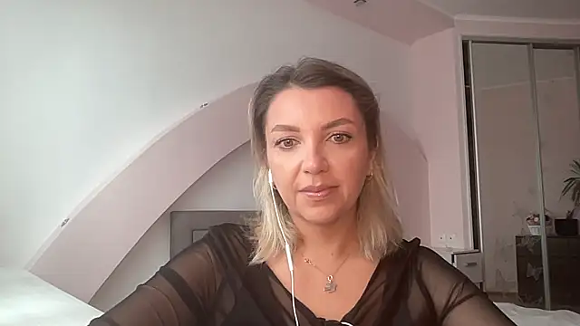 Snapshot of Beautysoul_ chatting on 09/16/25, 10:05 Beautysoul online show from 09/16/25, 10:05